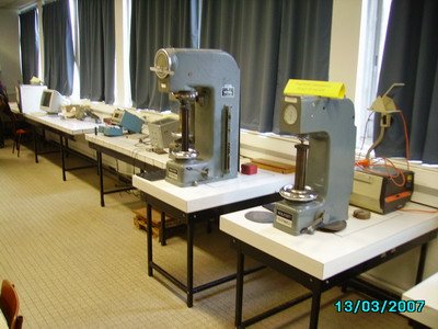 Machines de dureté.